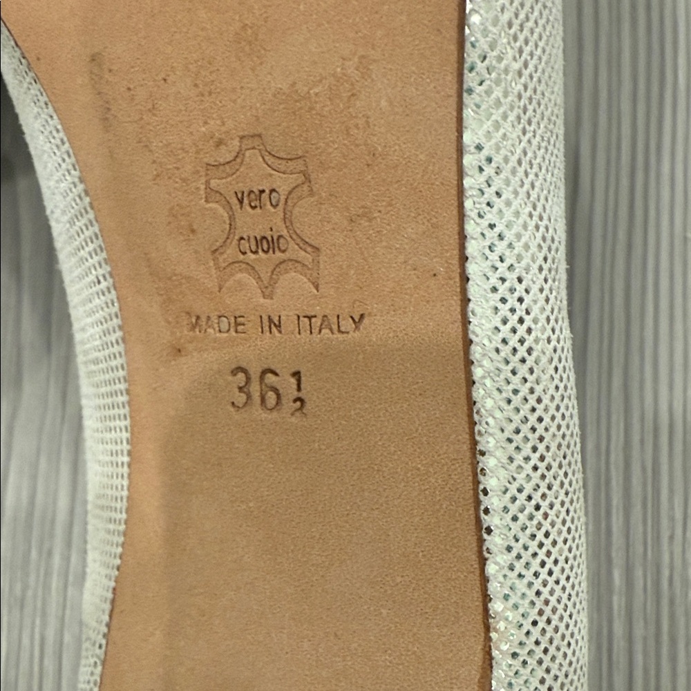 Taryn Rose Cream Peep Toe Heels - Picture 4 of 8